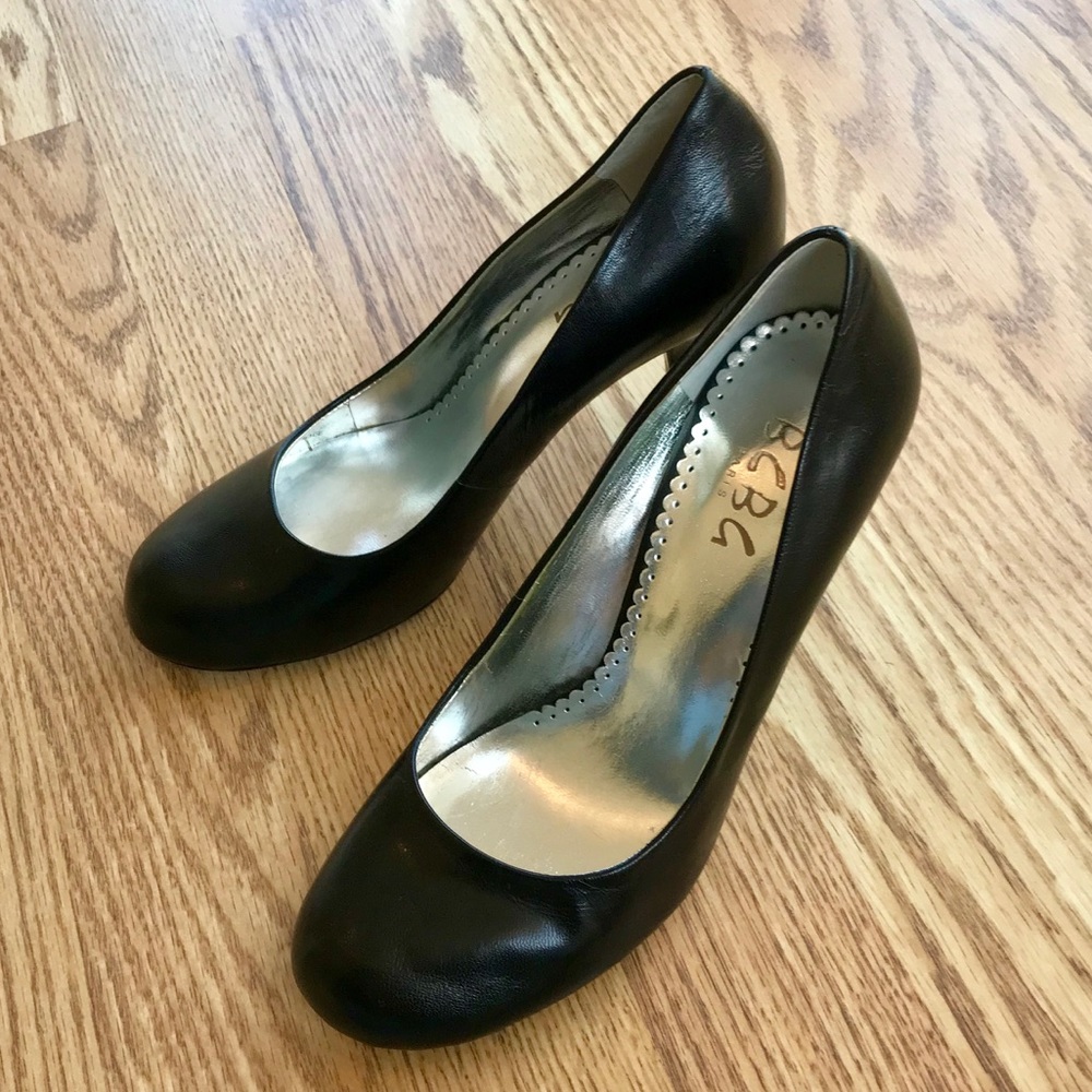 BCBG Black Leather Round Toe Pumps Damiax 5